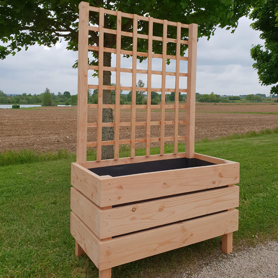 jardinière en bois avec treillis