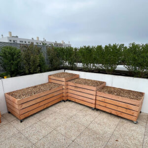 jardinières en bois sur roulettes