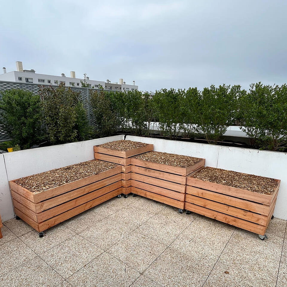 jardinières en bois sur roulettes